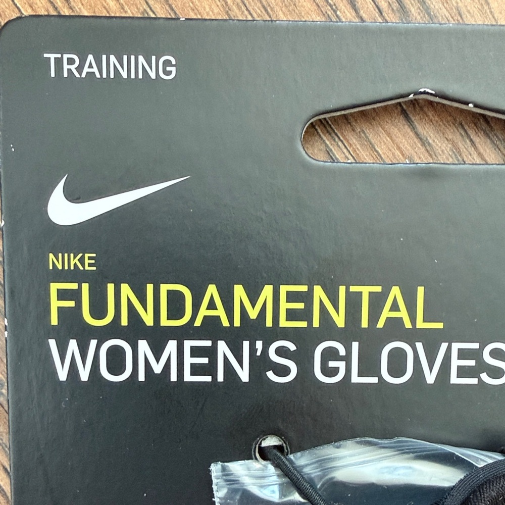 Nike Black Fundamental Women's Gloves - Picture 2 of 5